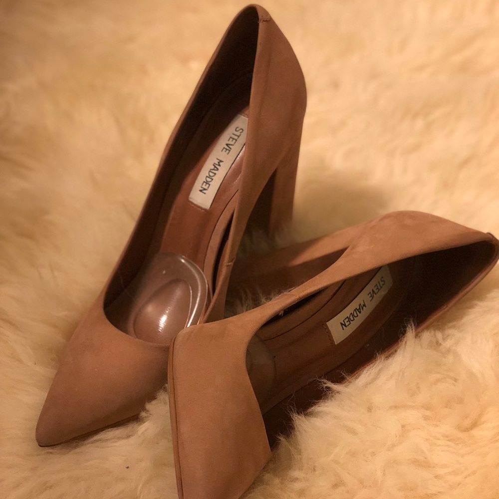 Steve Madden Nude Pumps